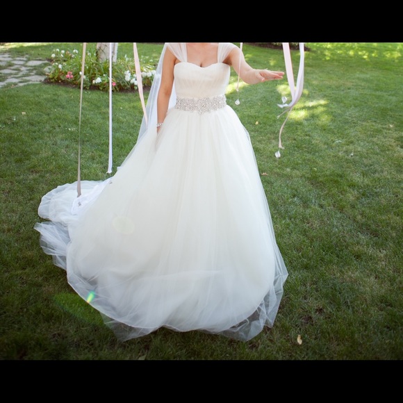 Vera Wang Emmeline Wedding Dress - Picture 5 of 8